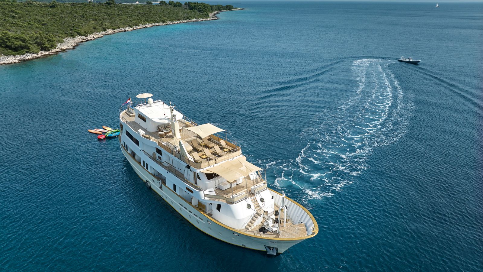Ship Perla La Perla: on board a former Norwegian fishing vessel with superyacht ...